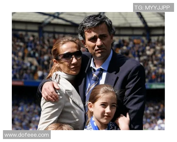 足球明星的爱妻是德国超模她们的爱情故事与时尚生活揭秘