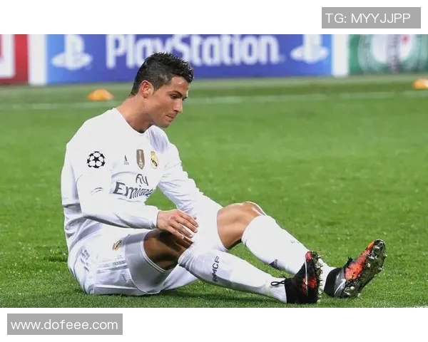 小麦肤色的足球明星如何在绿茵场上书写传奇人生与辉煌成就 小麦肤色的足球明星如何在绿茵场上书写传奇人生与辉煌成就