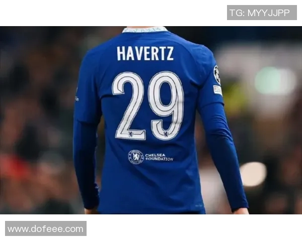 足球明星哈弗茨的艺术素描展现其独特魅力与球场风采 足球明星哈弗茨的艺术素描展现其独特魅力与球场风采