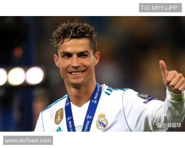 魅力四射的足球明星男士展现帅气与风采的完美结合 魅力四射的足球明星男士展现帅气与风采的完美结合